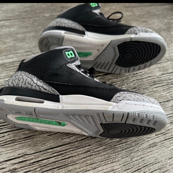 Jordan 3 green glow size 6 glow in the dark - Picture 2 of 4